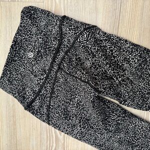 lululemon leggings black and white design